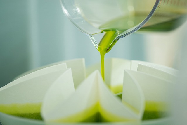 オリーブオイルの濾過